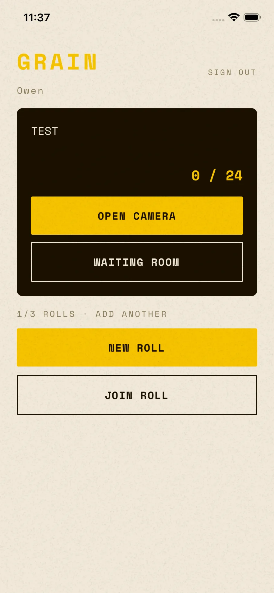 Home screen with an active roll and live film-strip counter